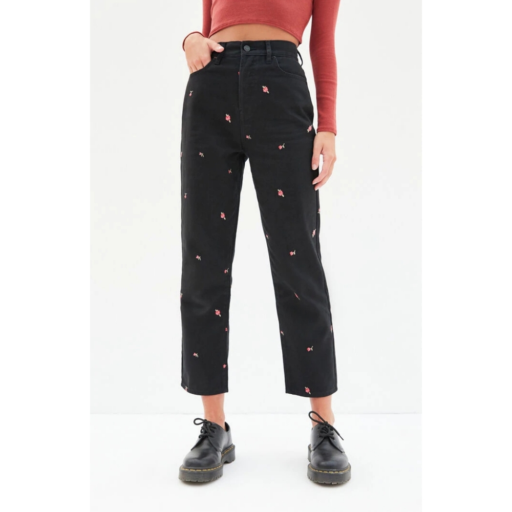 Rose Embroidered Black High Waisted Jeans NWOT 27